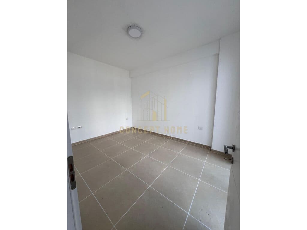 Jepet me qera 1+1 per zyra Rruga Kosovareve 550 Eur 2