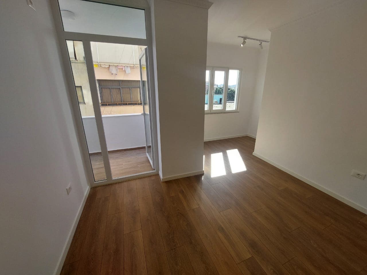 Shitet Apartament 2+1+2 Rr Dibres ,Medresea