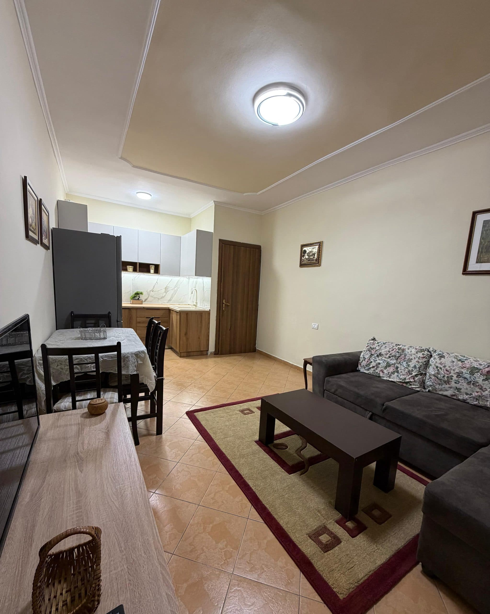 Apartement me qera 1+1 tek Medreseja. 3