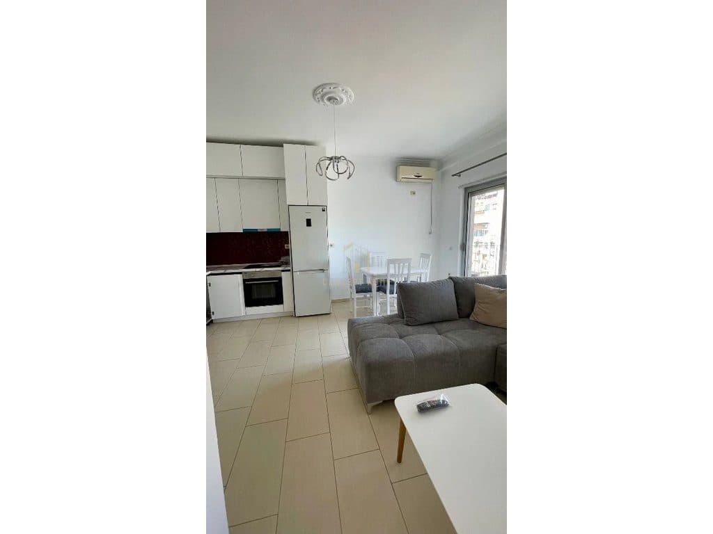 Jepet me qera apartament 1+1 ne Qender. 3