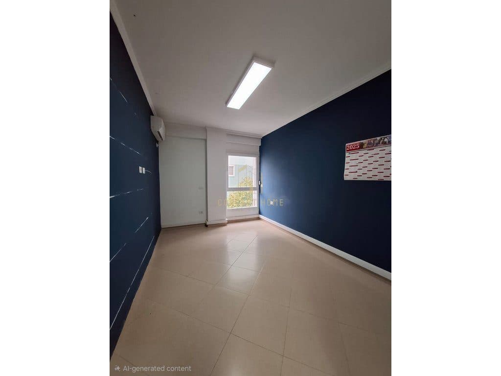 Zyrë 2+1 Me Qira në Qendër të Tiranës - 700€ | 93 m² 4