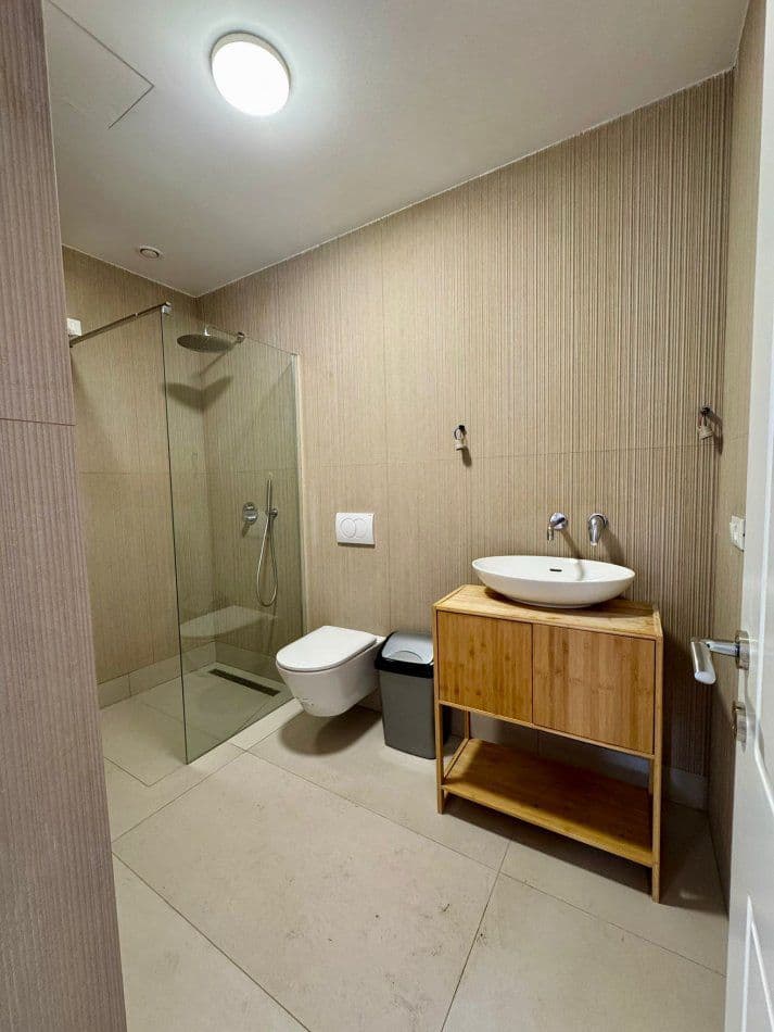 Jepet me qera apartament tek Lake View 4