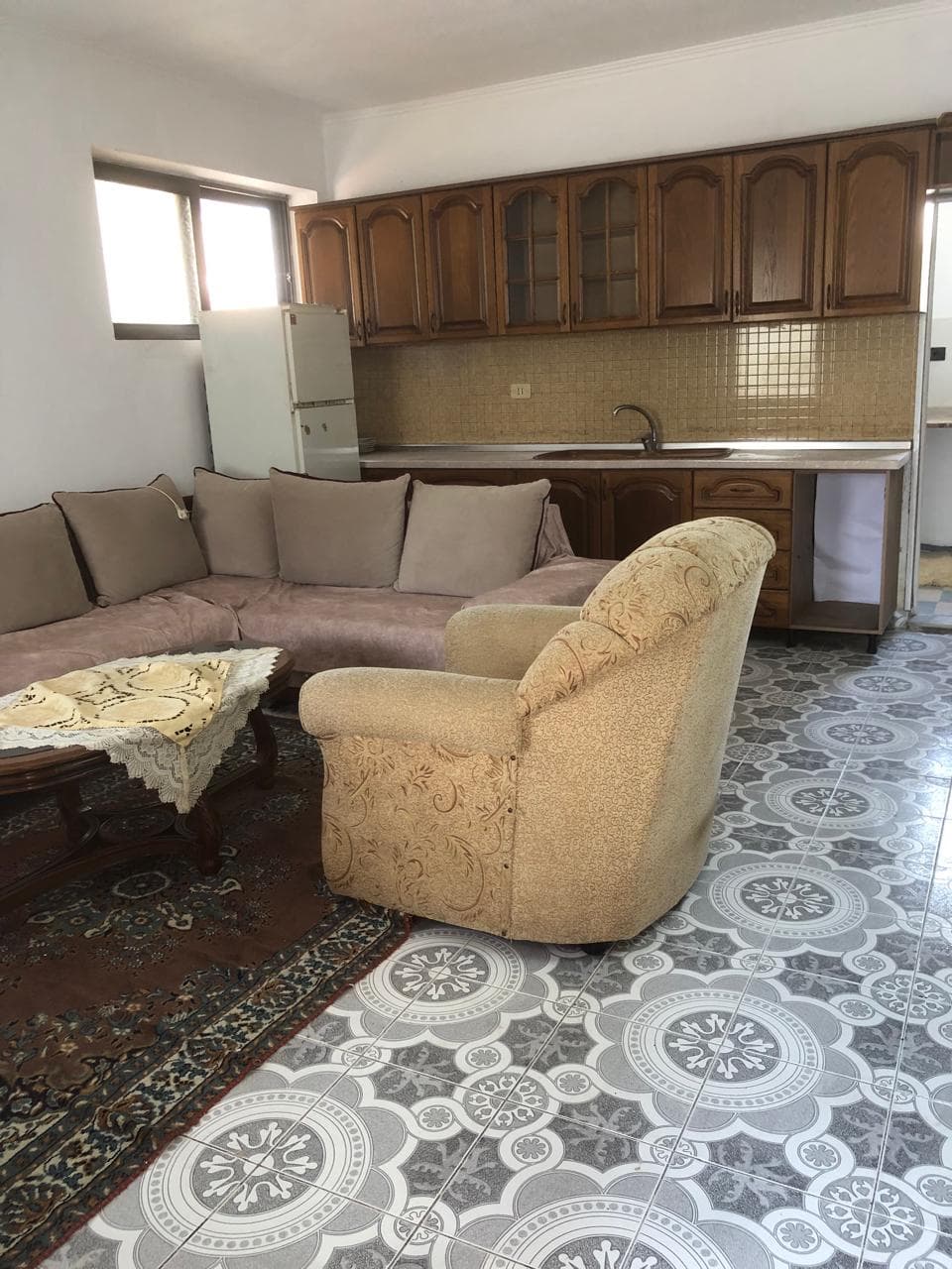 Jepet me qera shtepi private 2+1 Mbrapa Fakultetit Mjeksise