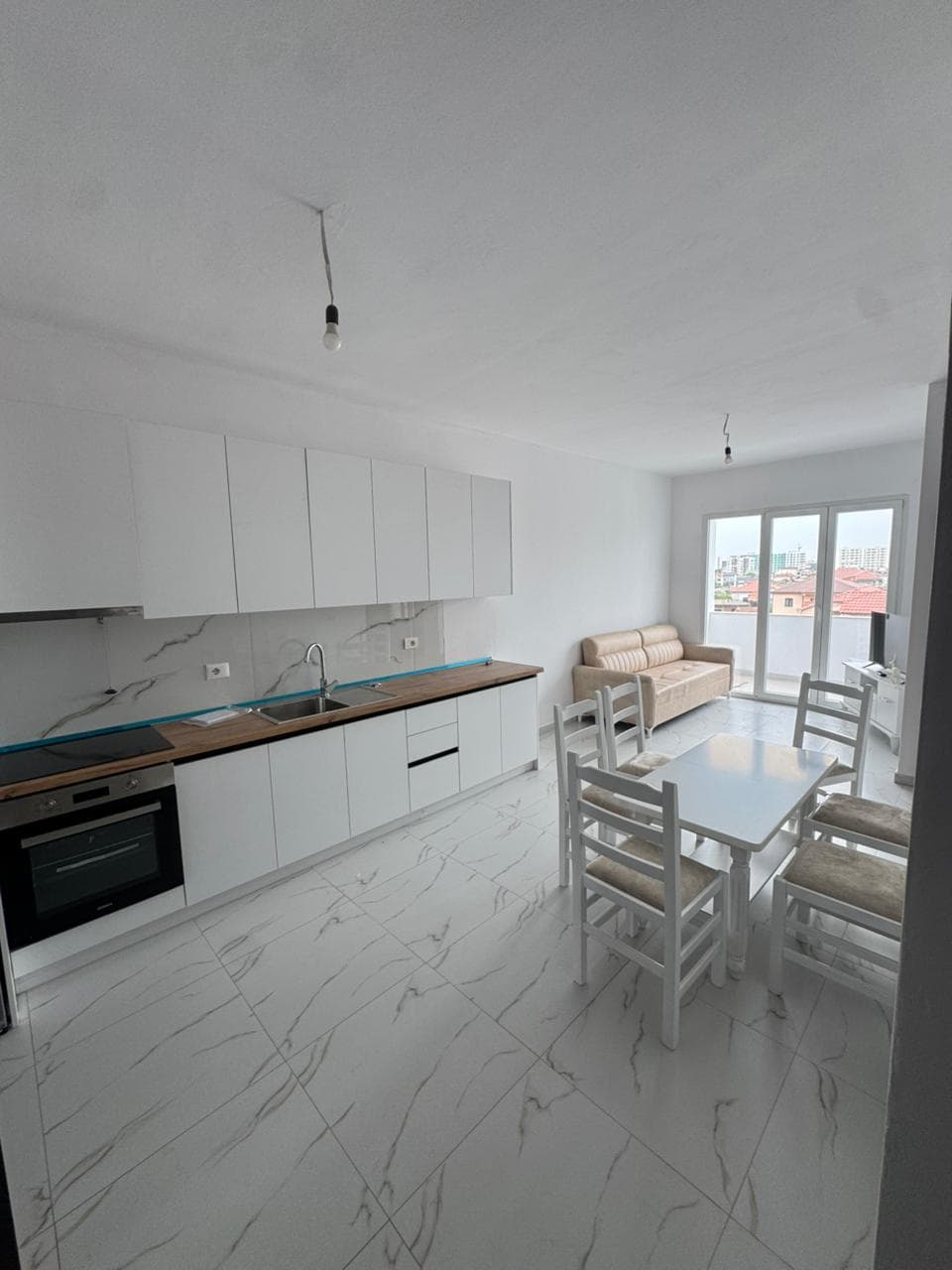 Jepet me qera Apartament 2+1 ne Bathore