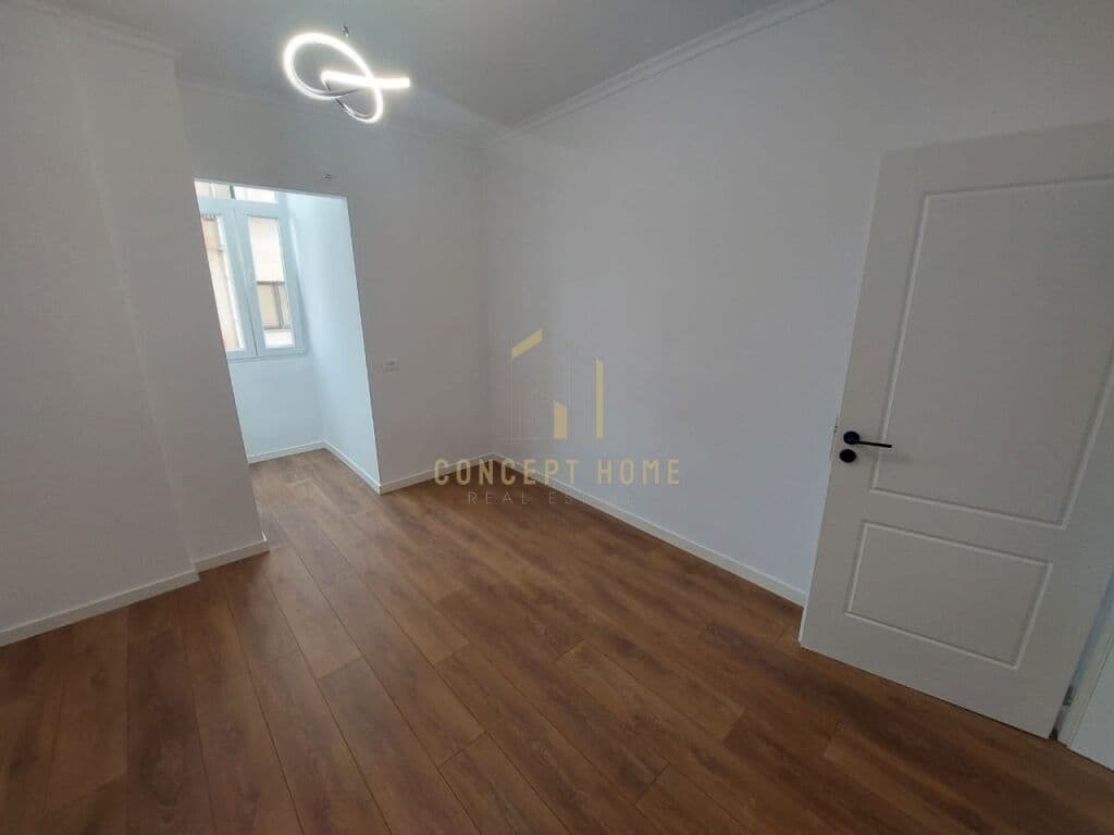 Shitet Apartament 2+1+2 Rr Dibres ,Medresea 3