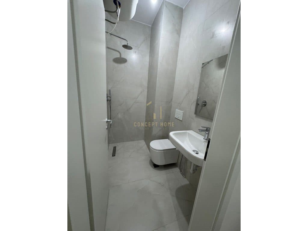Jepet me qera Apartamenti 1+1 ne Ali Dem. 4