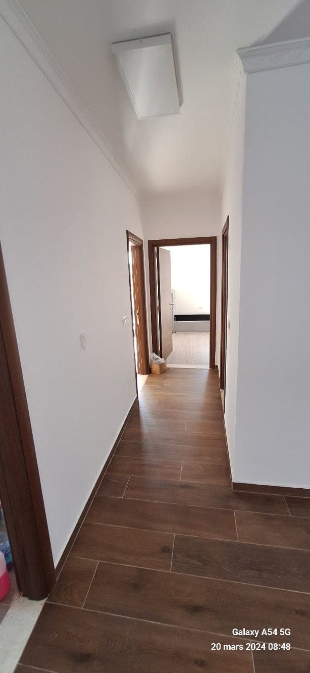 Jepet me qera apartament 3+1+Post Parkimi tek Pallati me shigjeta