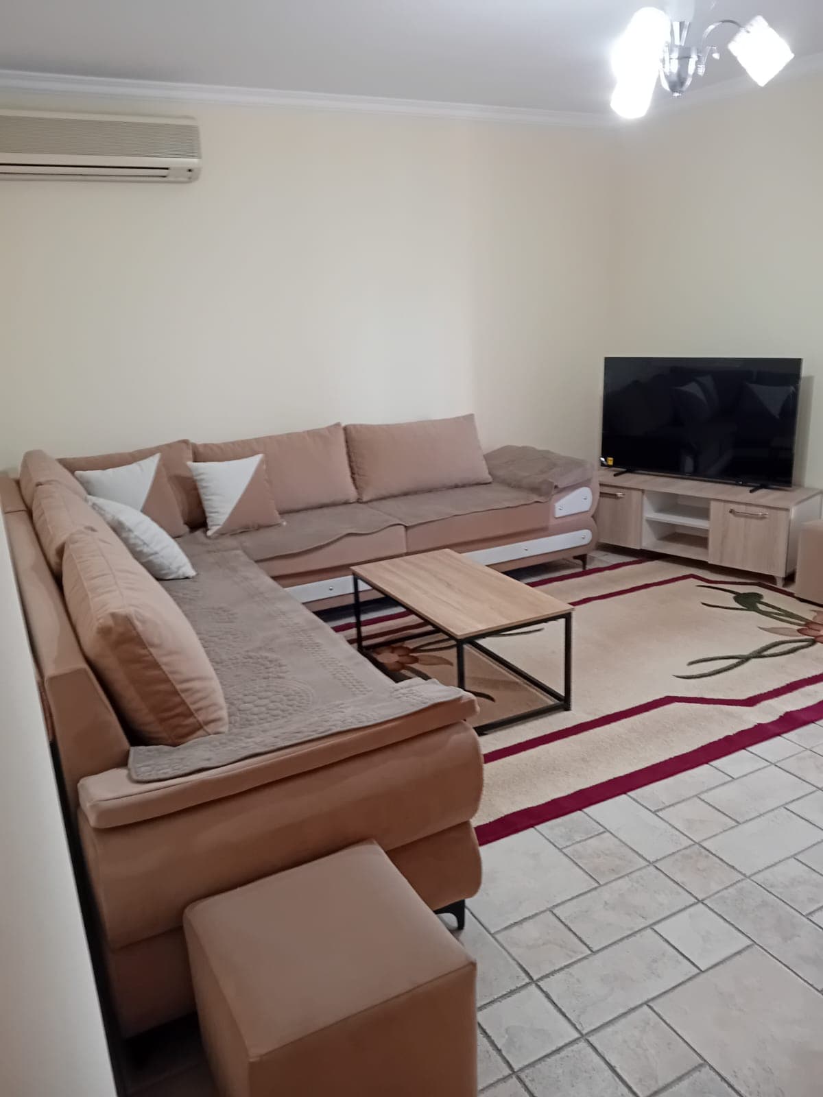 Shitet apartament 3+1+2 ne Xhamllik.