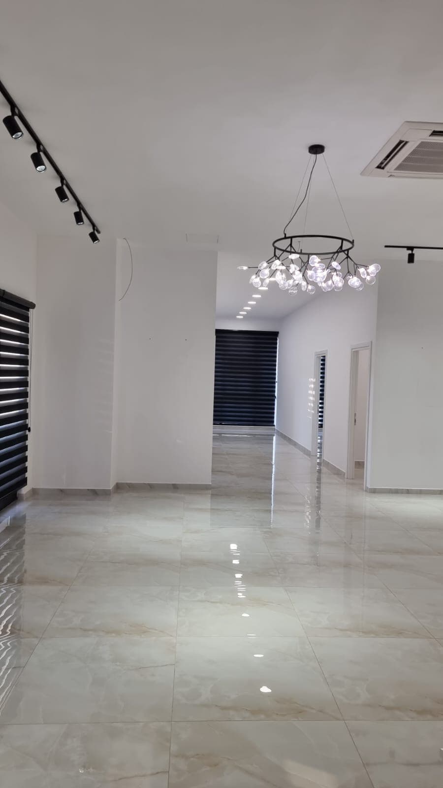 Ambient Biznesi Me Qira në Rruga e Dibrës, Tiranë - 2550€ | 227 m² 4