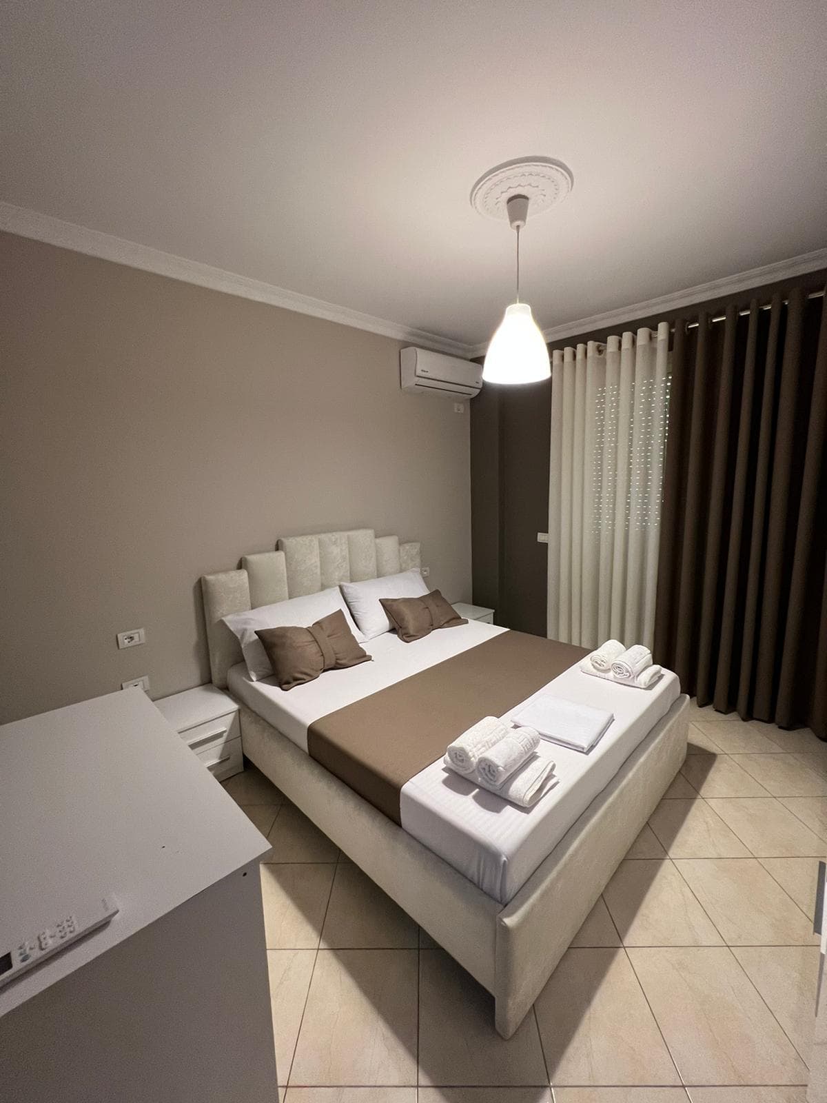 Jepet me qera apartament 1+1 tek Liqeni i Thate 4