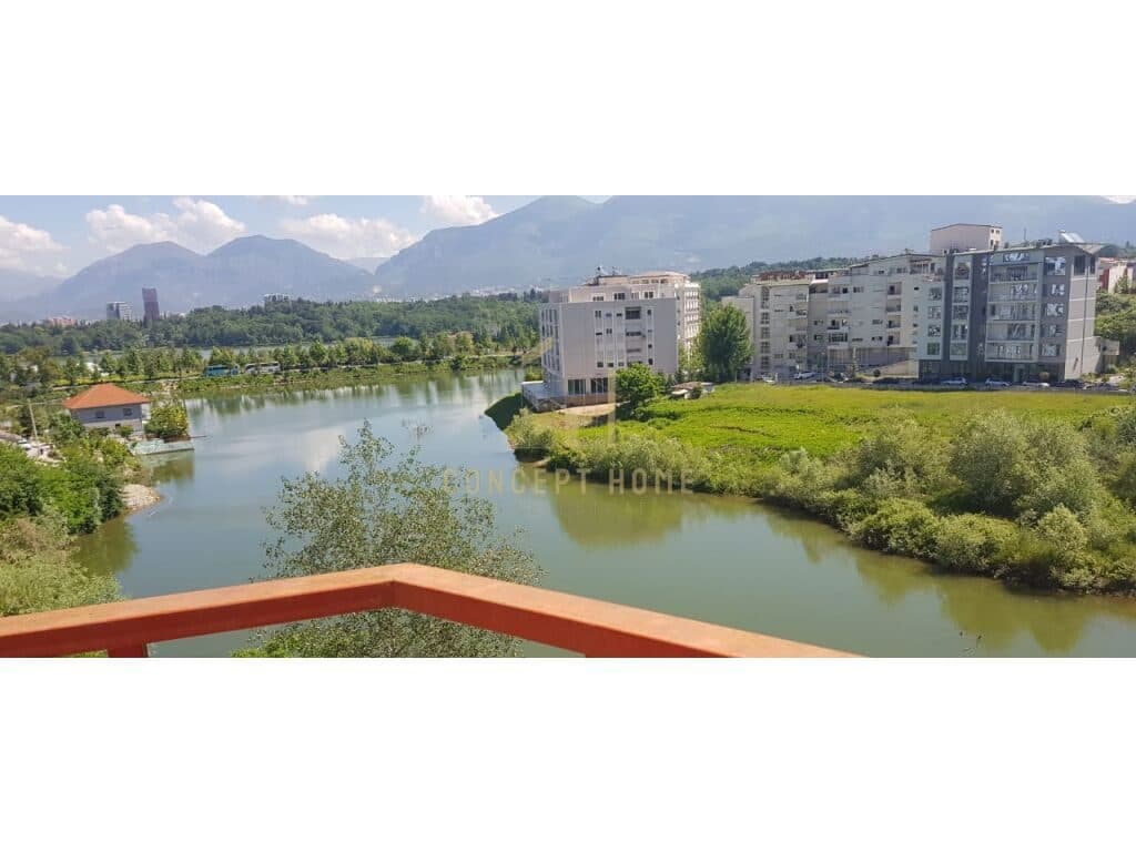 Jepet me qera Apartament 4+1+3 tek Liqeni i thate