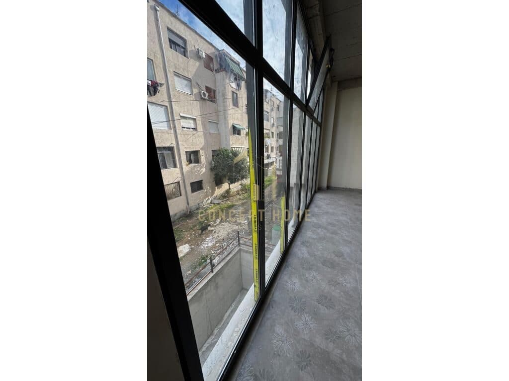 ?Jepet ambient me qera ne Kamez. 3