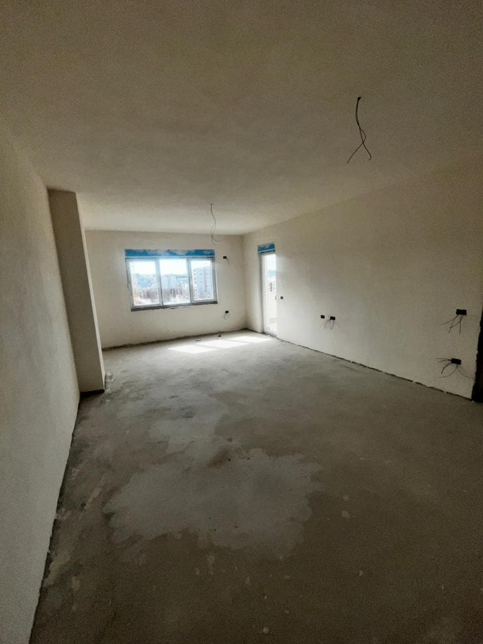 Shitet Apartament 2+1+2 ne Kamez 4