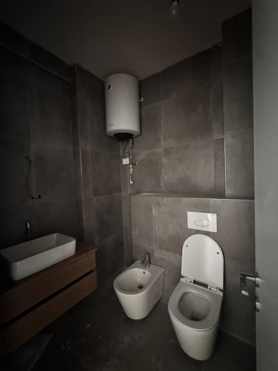 📌 Shitet apartament 1+1+Post Parkimi tek Univers City 4
