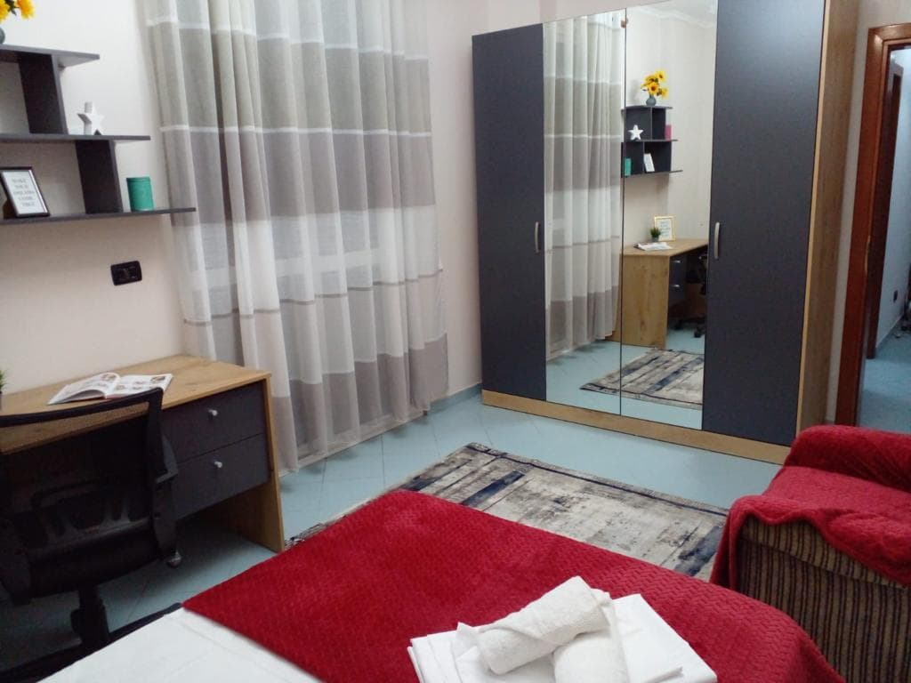 Jepet me qera Apartament 3+1+2 tek Mine Peza 3