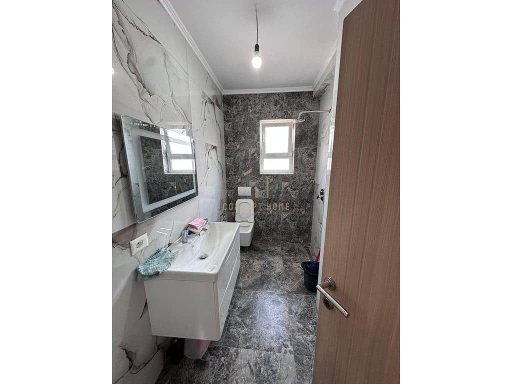 Shitet Apartament 2+1 tek Xhamlliku 3