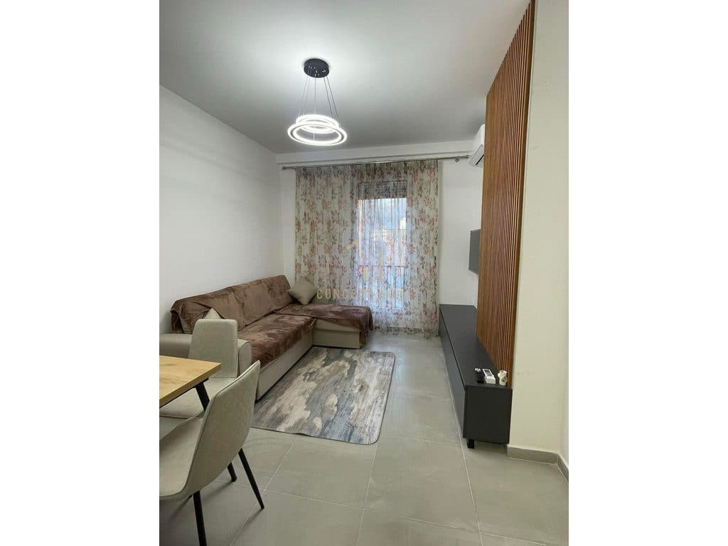 Jepet me qera apartament 1+1 Te Pazari Ri