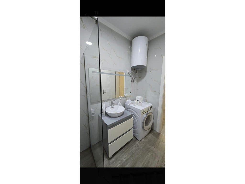 Jepet me qera apartament 1+1 tek 3
