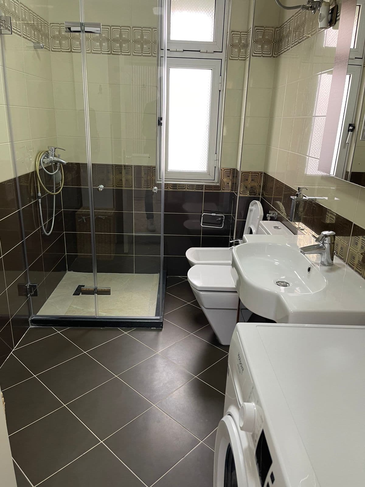 Jepet me qera Super apartament 1+1 i pa banuar me pare tek Ambasada Amerikane 3