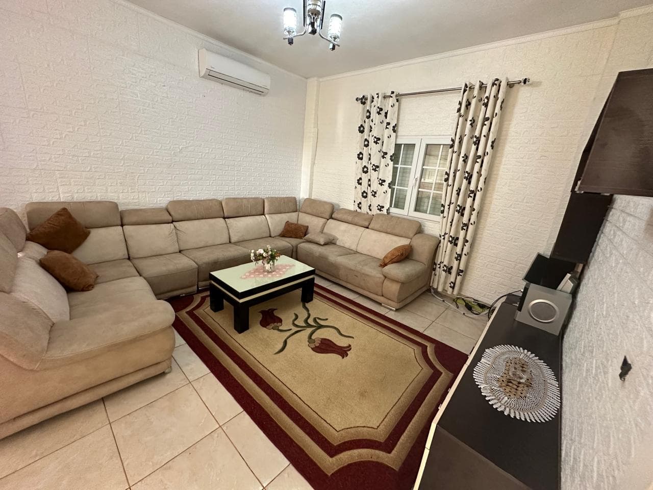 Shtëpi dy kate me Qira në Kamëz - 500€ | 300 m² 2