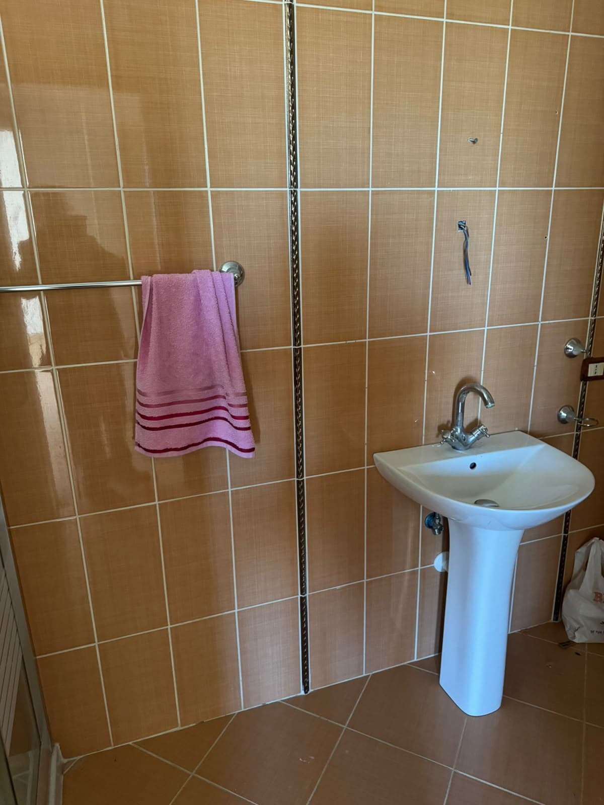 Jepet me qera apartament 3+1 tek Kodra e Diellit 3