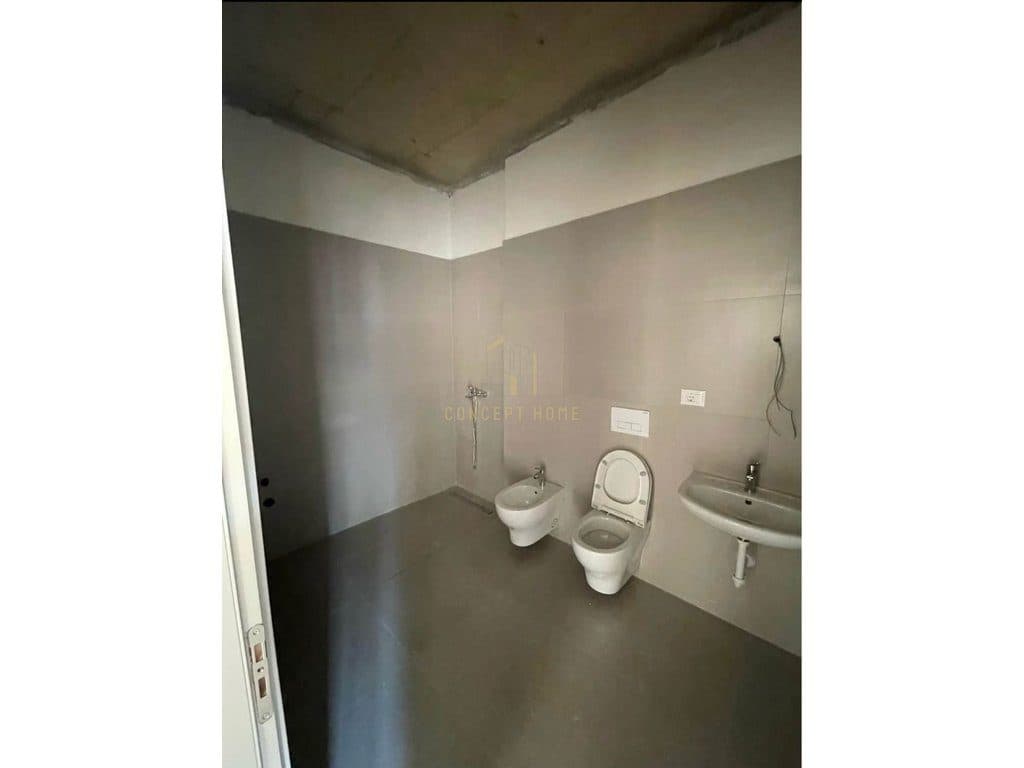 Jepet me qera apartament 2+1+2 tek Liqeni i Thate 3