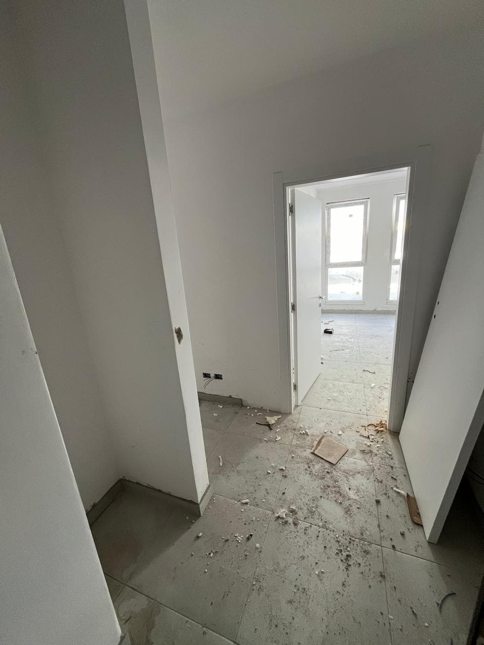 Shitet apartament 2+1+2 tek Univers City 3
