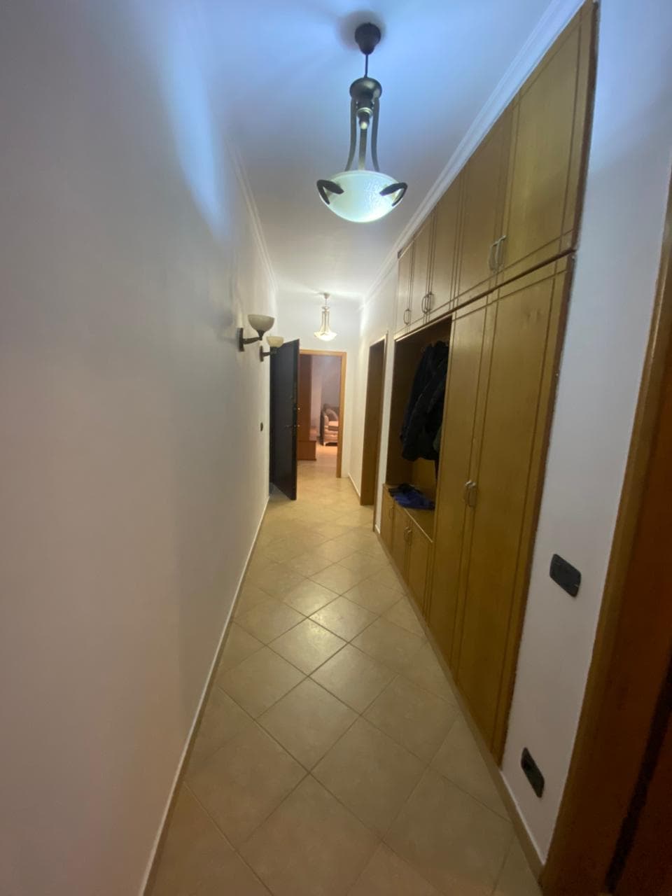 Jepet me qera apartament 2+1 tek Liqeni Artificial/80,000 leke