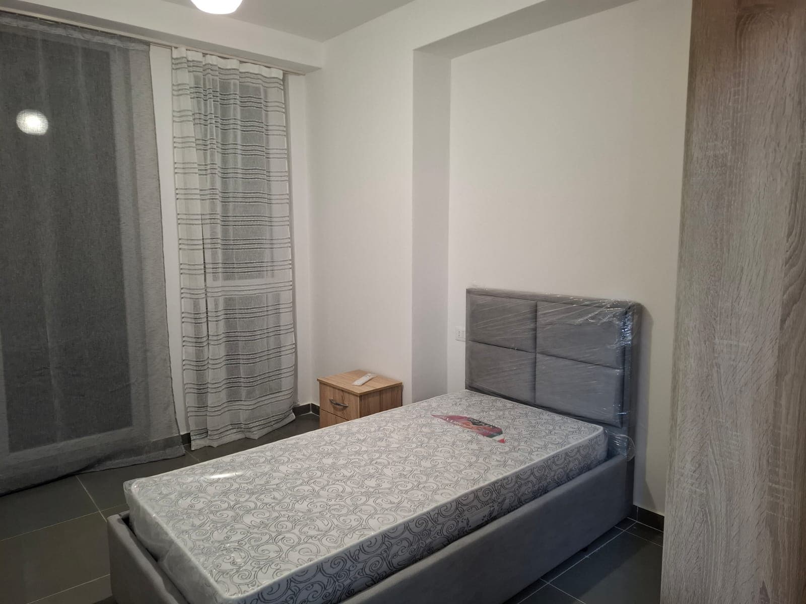 Jepet me qera apartament 3+1 tek Rruga 5 Maji