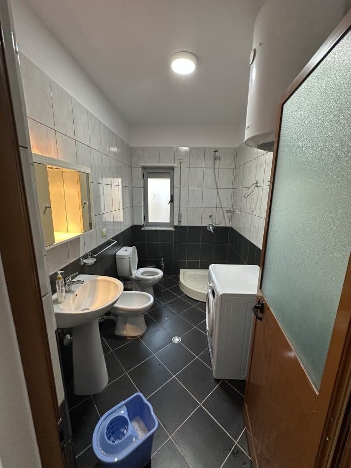 Shitet Apartament 2+1 Kombinat 4