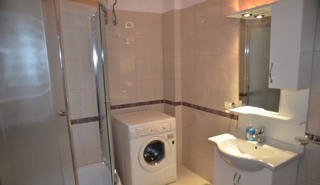 Jepet me qera Apartament 4+1+3 tek Liqeni i thate 4