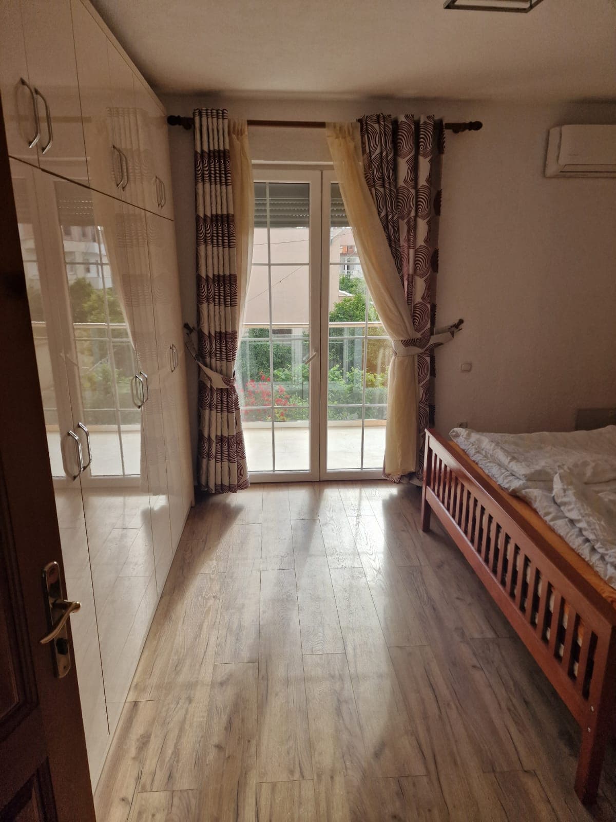 Apartament 2+1 me Qira në Rruga 5 Maji, Tiranë - 530€ | 100 m²