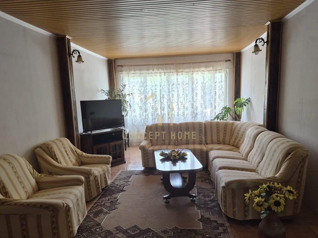 Jepet me qera shtepi private/papafingo 2+1 tek