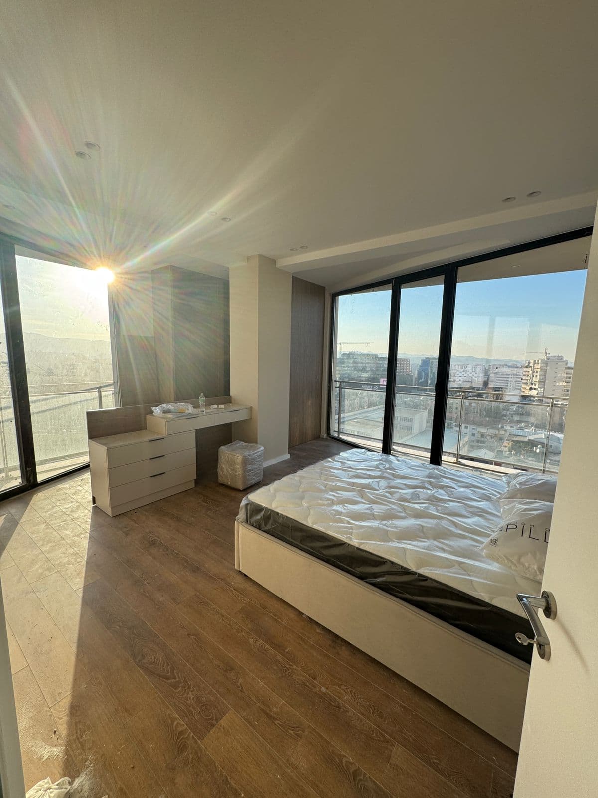 Jepet me qera apartment 2+1 tek Mine Peza