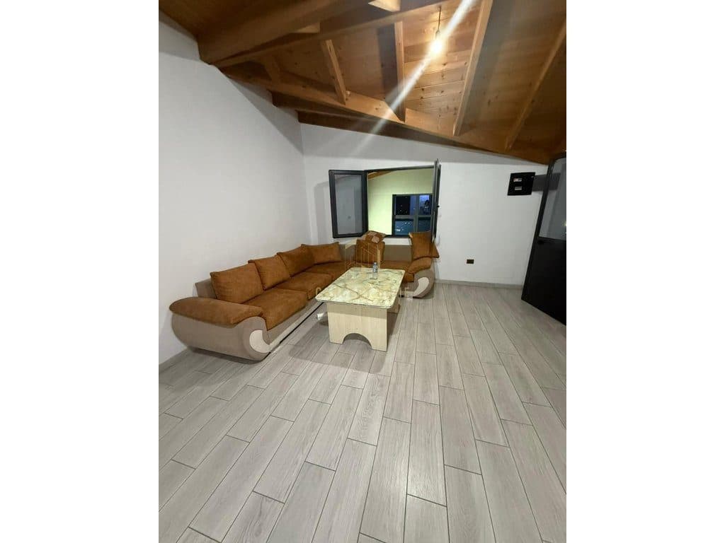Jepet me qera apartament ne Insitut/Cmimi: 400 Euro