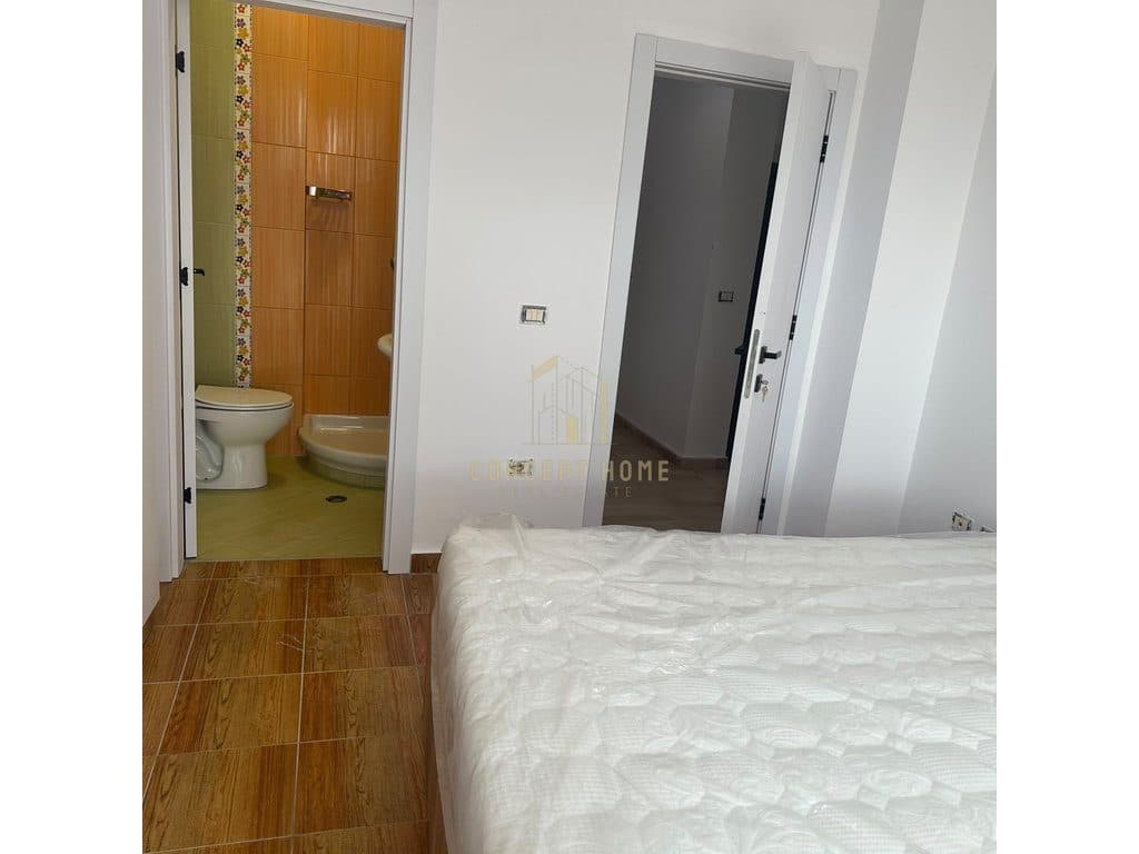 Jepet me qera Apartament 3+1+2 ne Xhamllik 4