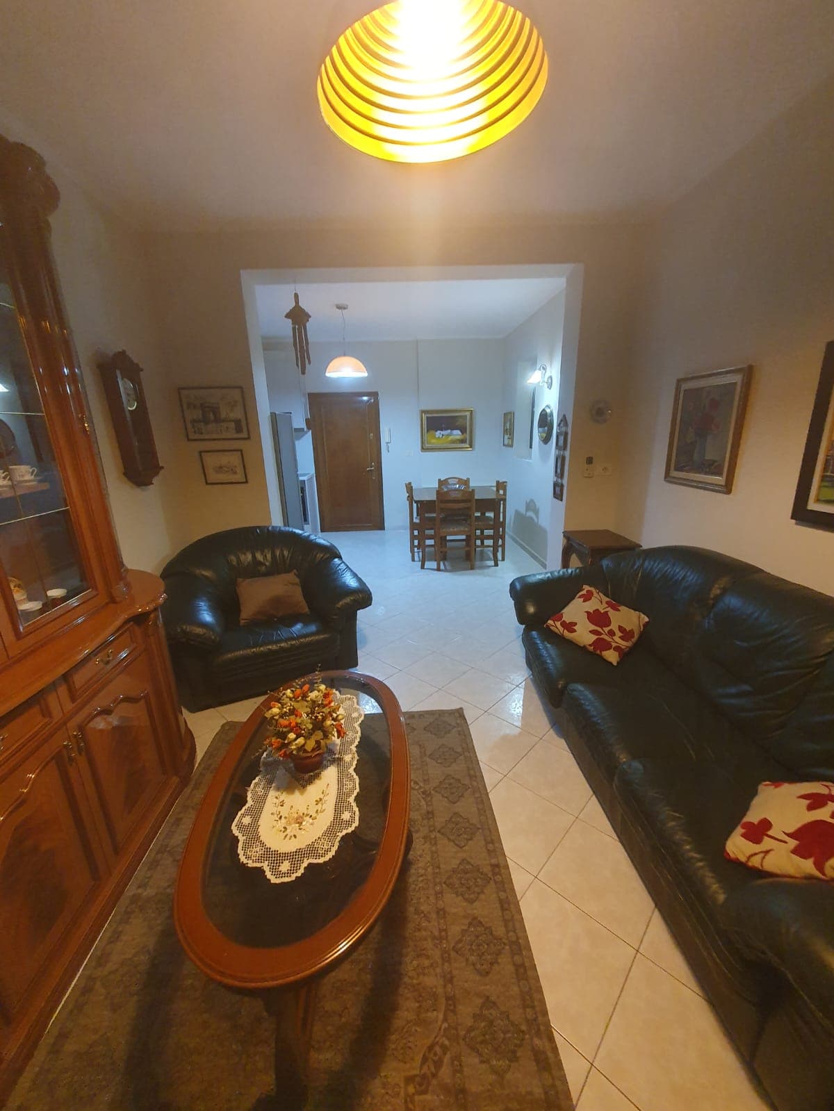 Jepet me qera apartament 2+1 Ali Dem