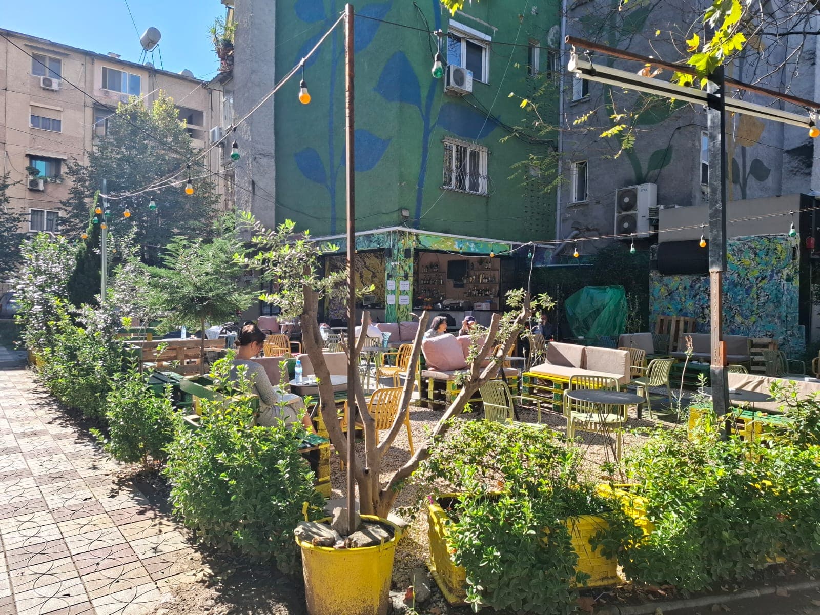 Jepet me qira Bar-Kafe