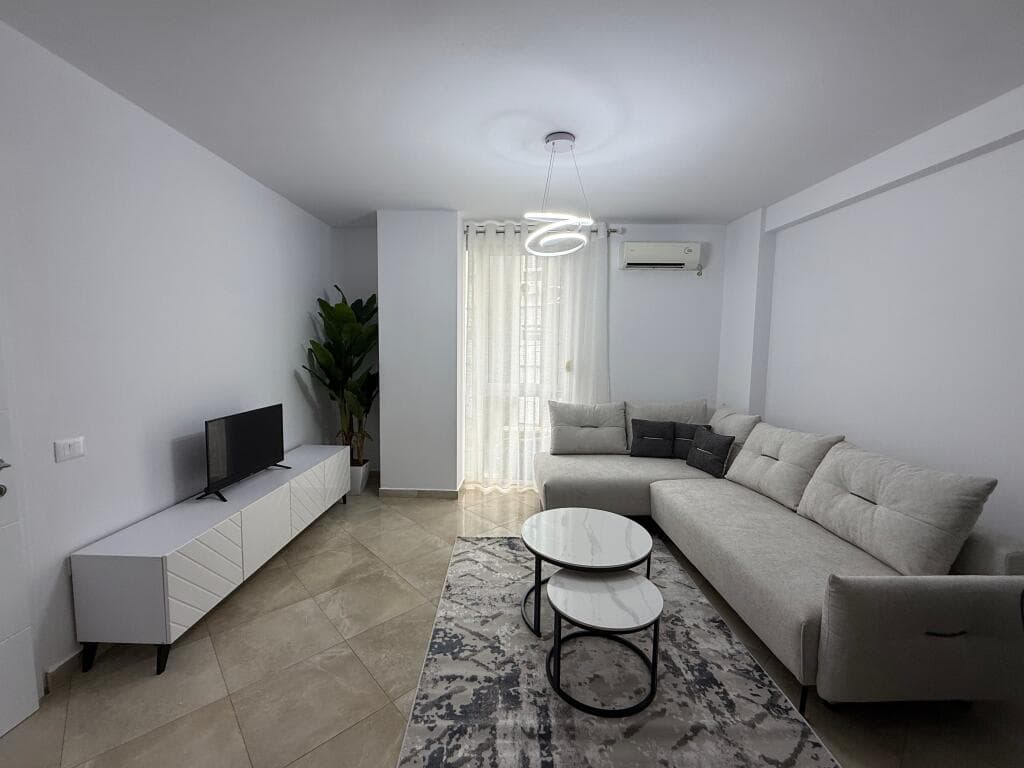 Jepet me qera apartament 2+1 Rruga e Barrikadave 4
