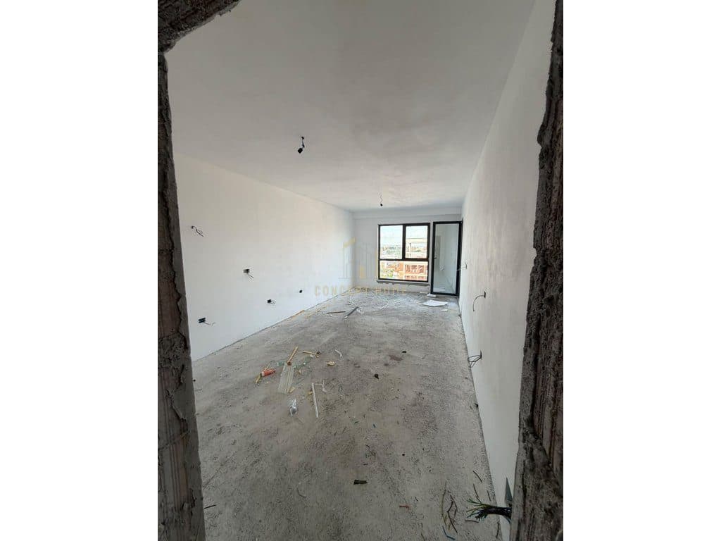 Shitet Apartament 1+1 ne Kamez 3