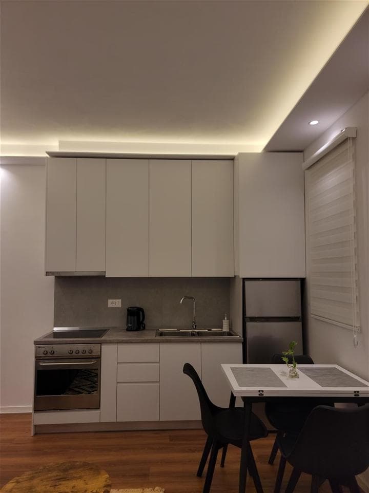 Jepet me qera Apartament 1+1 Tek Rruga e Durresit 4