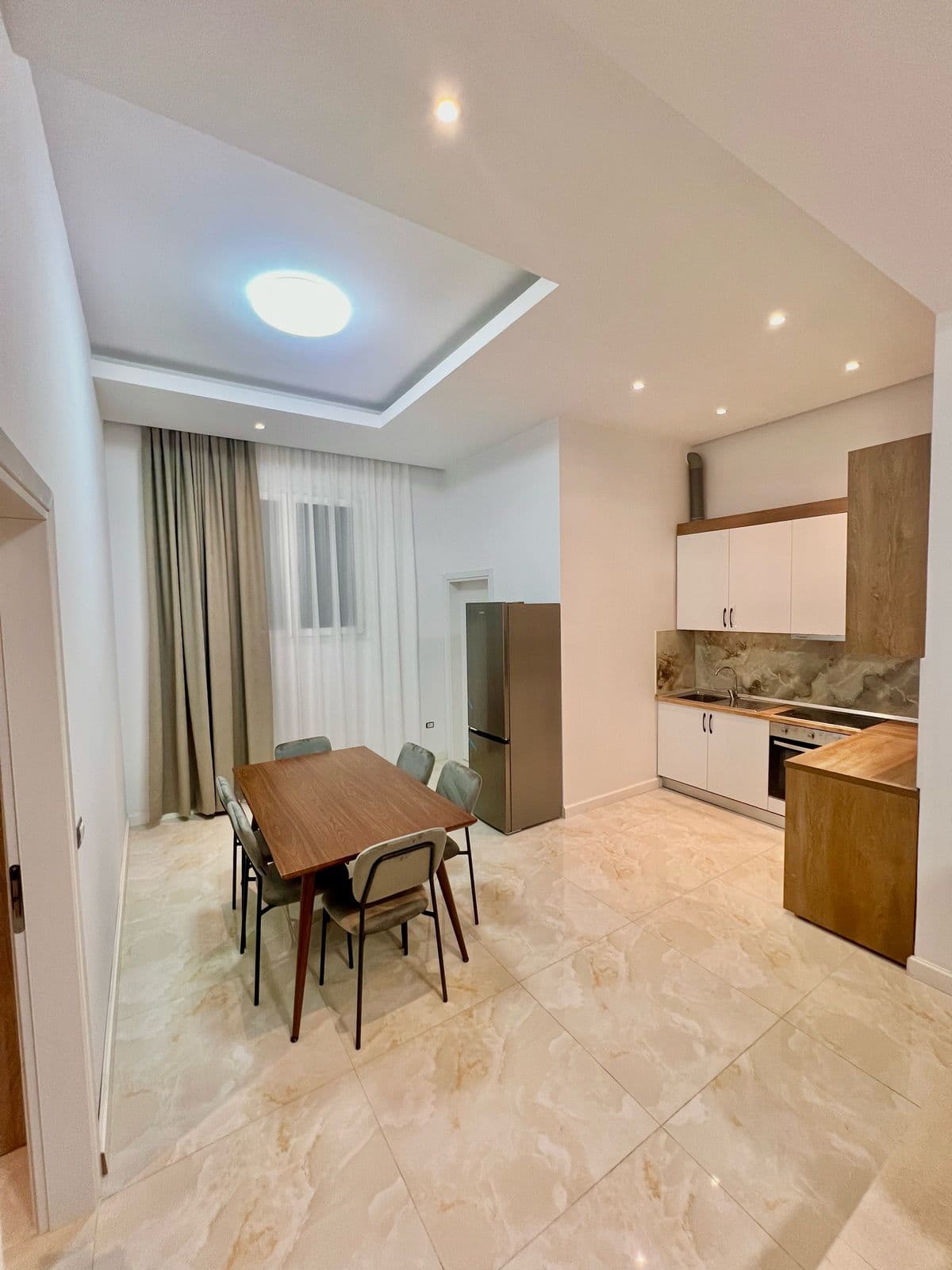 Jepet me qera Apartament 2+1 Ne Selite