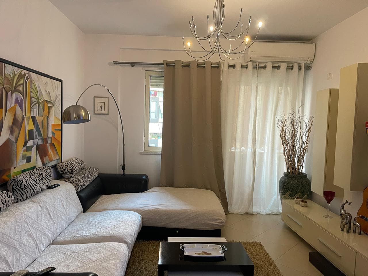 Jepet me qera apartament 2+1 tek 21 Dhjetori 2