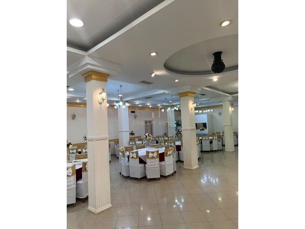 Jepen me qira 2 ambiente biznesi ( 2 Lokale) – RRUGA MANHATAN, KAMËZ 2