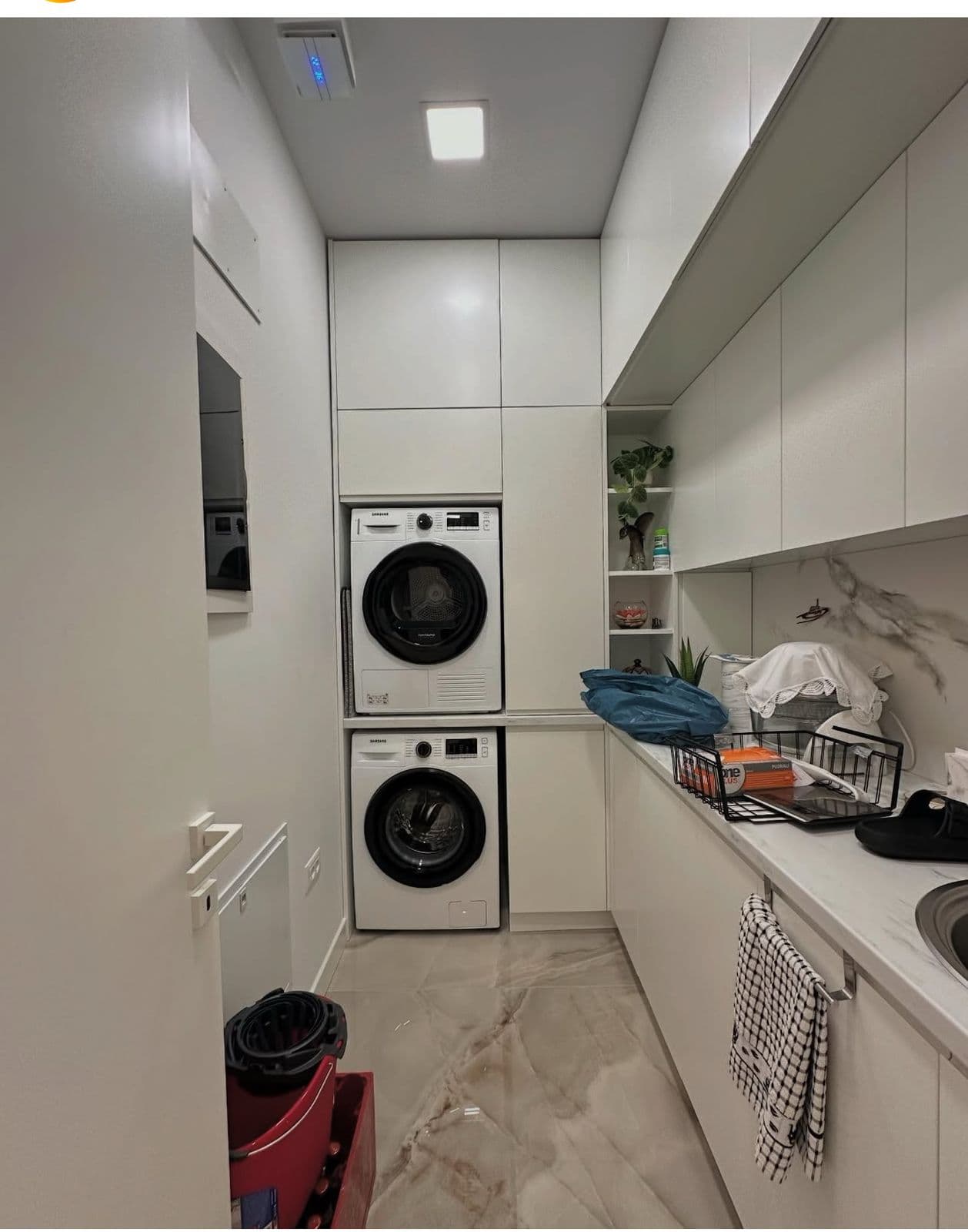 Shitet Apartament 3+1+2 tek Ambasador 3 4