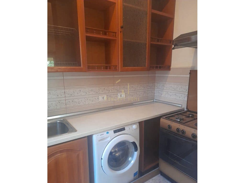 Jepet me qera Apartament 2+1 Te Kristal Center 4