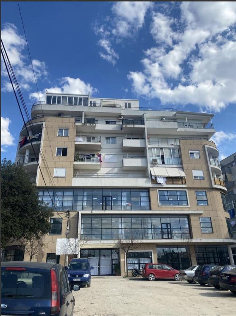 Shitet apartament 2+1 Ne Shkozë 2
