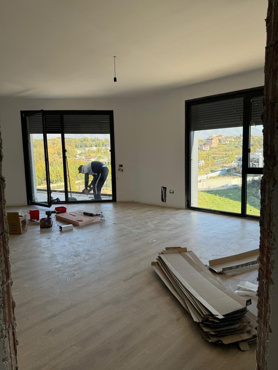 Shitet apartament 2+1+2 tek Liqeni i thate 2