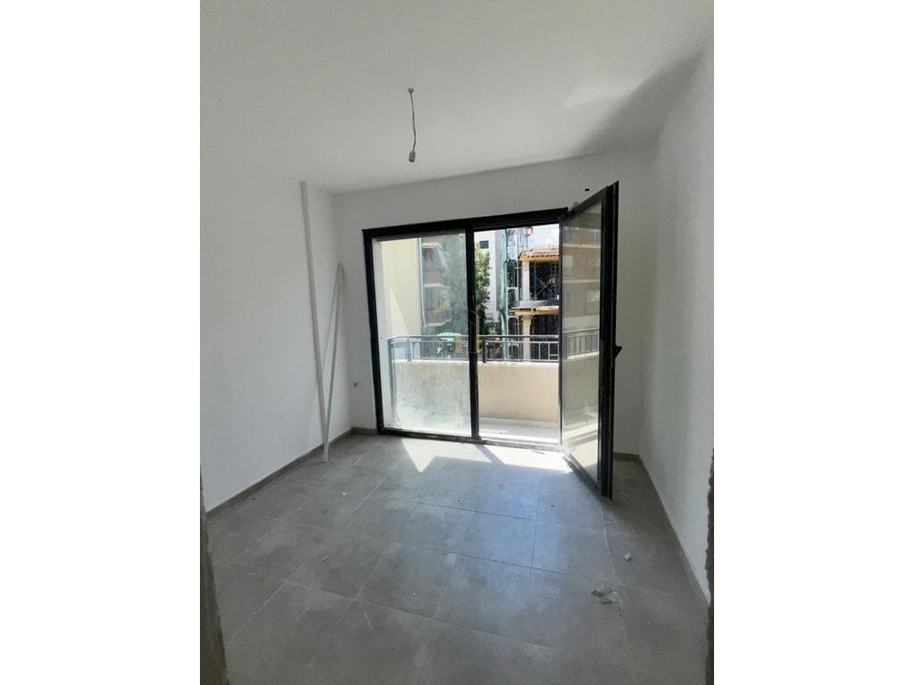 Jepet me qera apartament 3+1+2 Te Liqeni i Thate