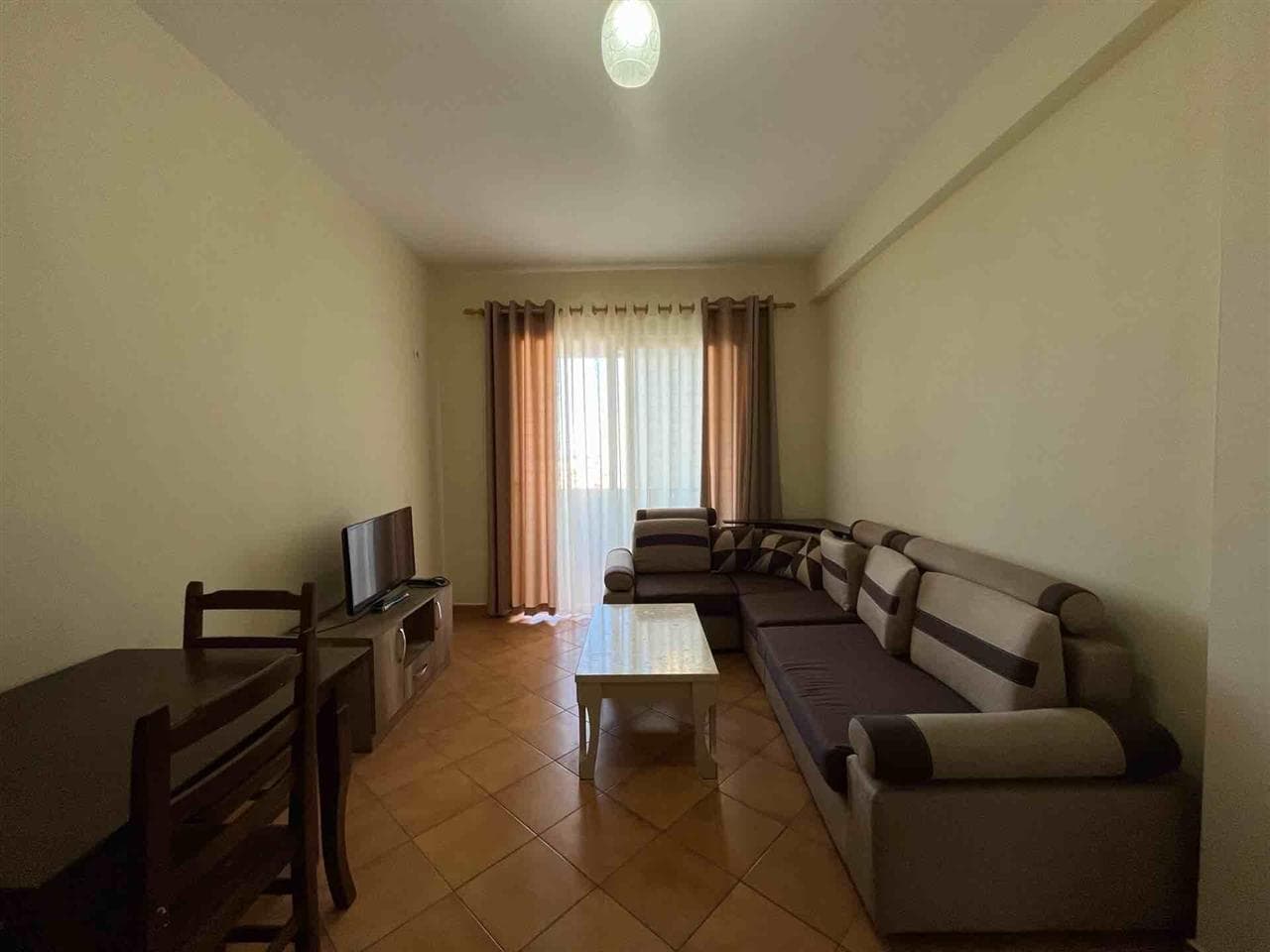 Jepet me qera apartament 3+1+2 Ne Fresk 4